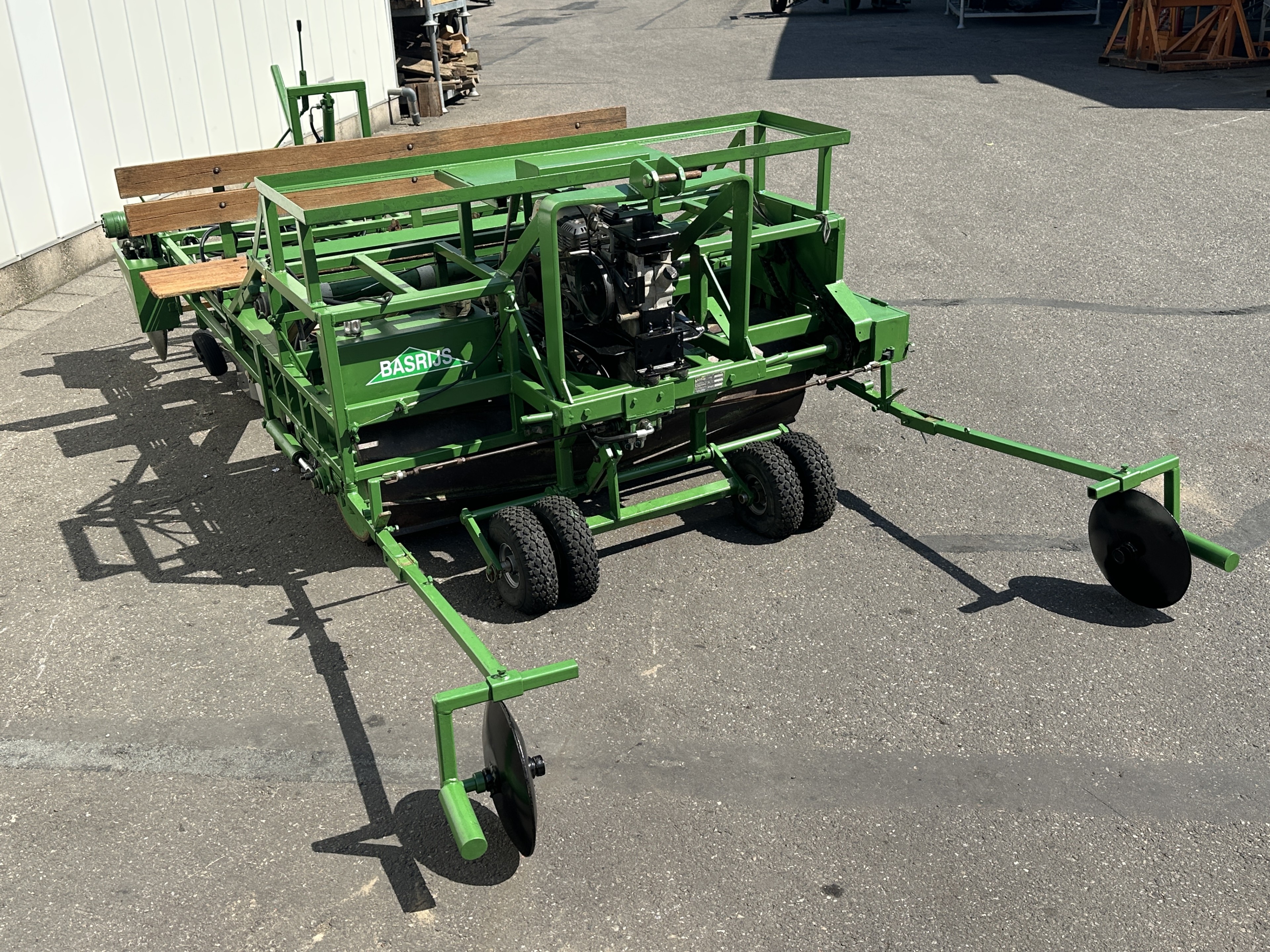 Basrijs 165/5ZH Pассадопосадочная машина для салата Автопилотируемый, 5 рядов, с двигателем Honda.