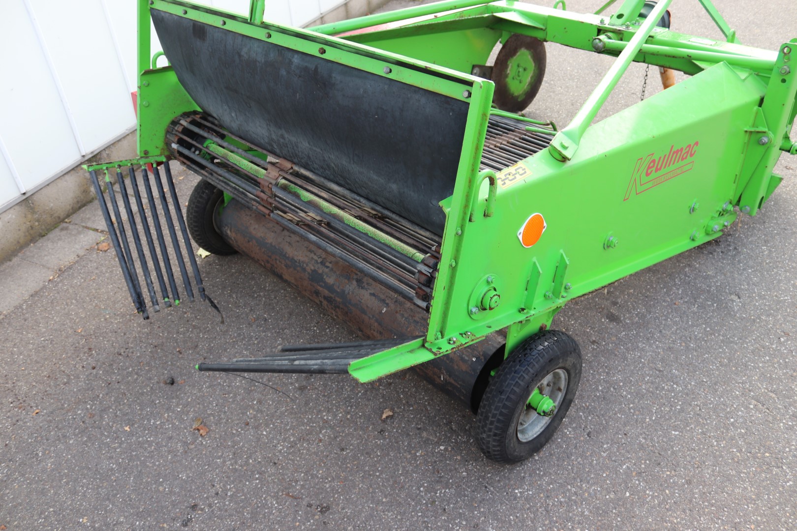 Keulmac 2 row windrower for potatoes