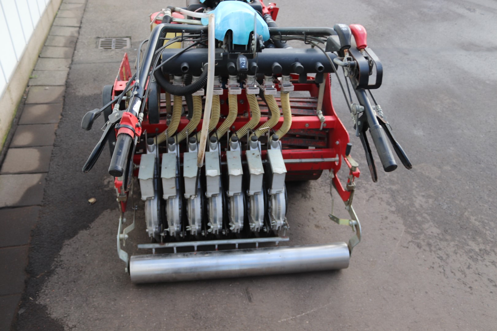 Сеялка точного высева пневматическая Agricola модель M-815-SN