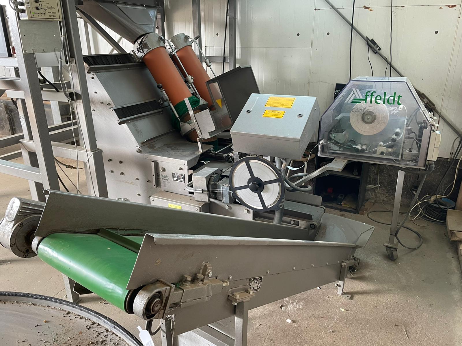 Affeldt weighing machine with C-Pack net clipper