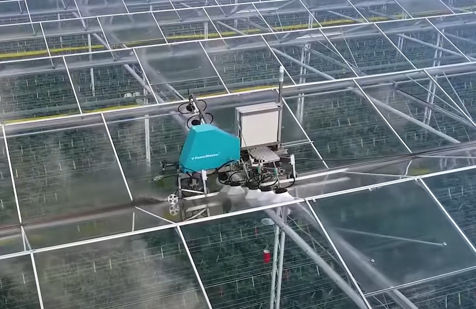 Cox V-PowerWasher greenhouse roof washing machine with aerial platform