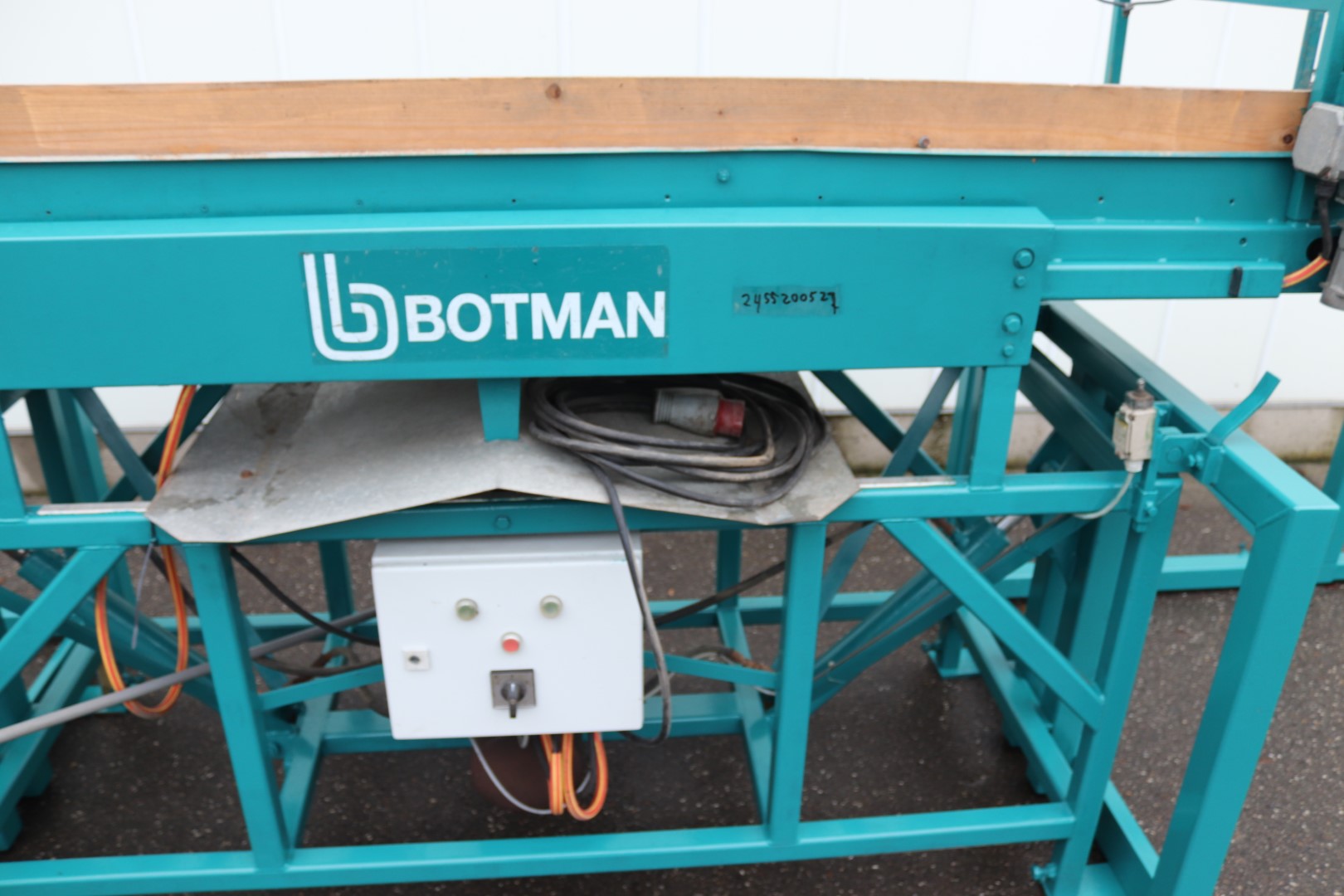 Наполнитель ящиков Botman с гидравлическими стрелами для подъема ящиков