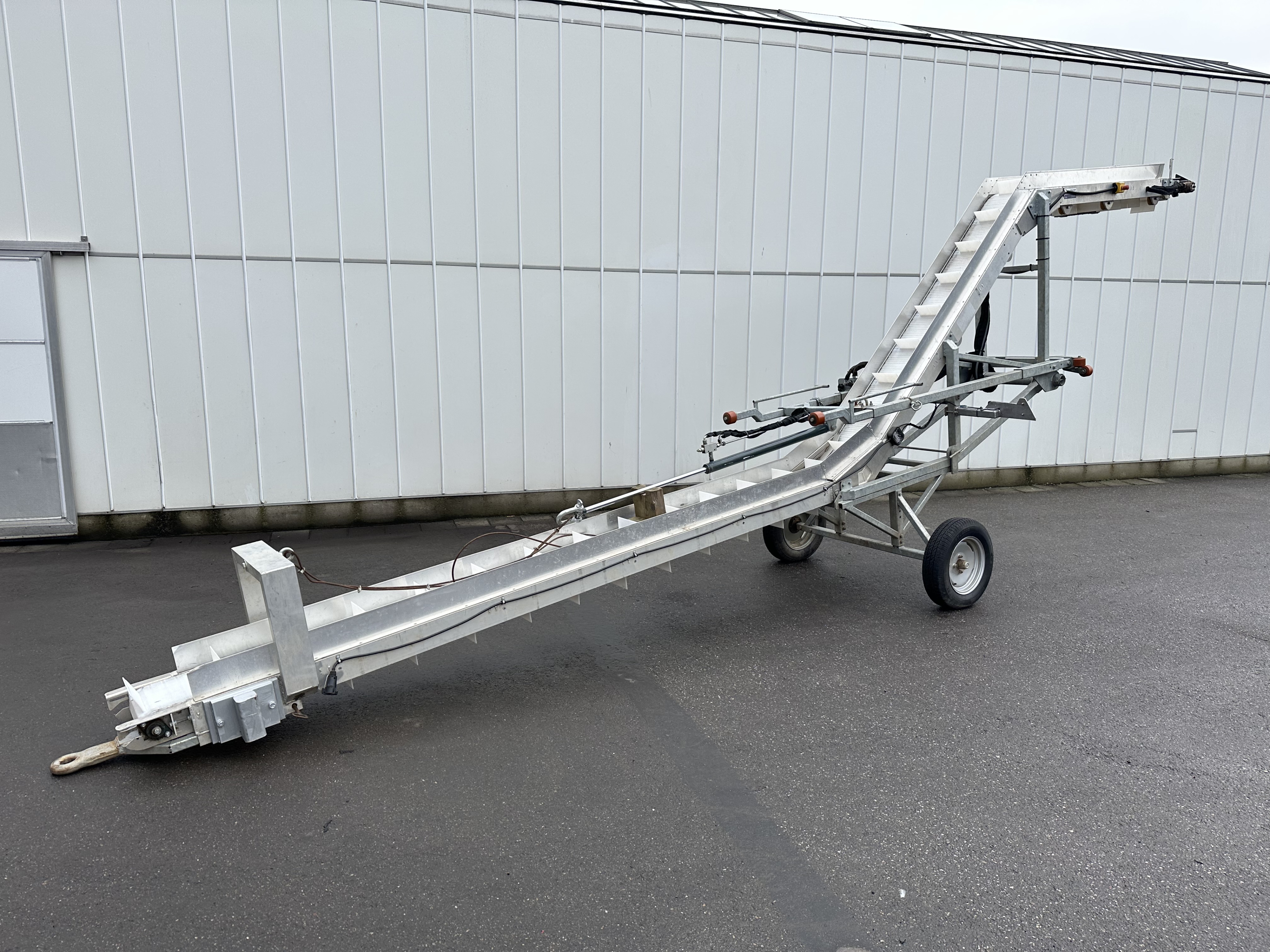 Van den Beucken aluminium harvesting conveyor
