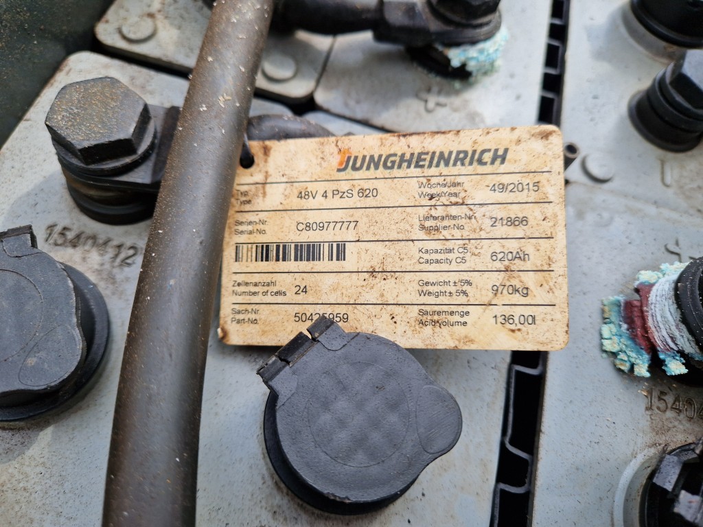 Jungheinrich ETV214 - 770 cm ричтрак 1400 кг