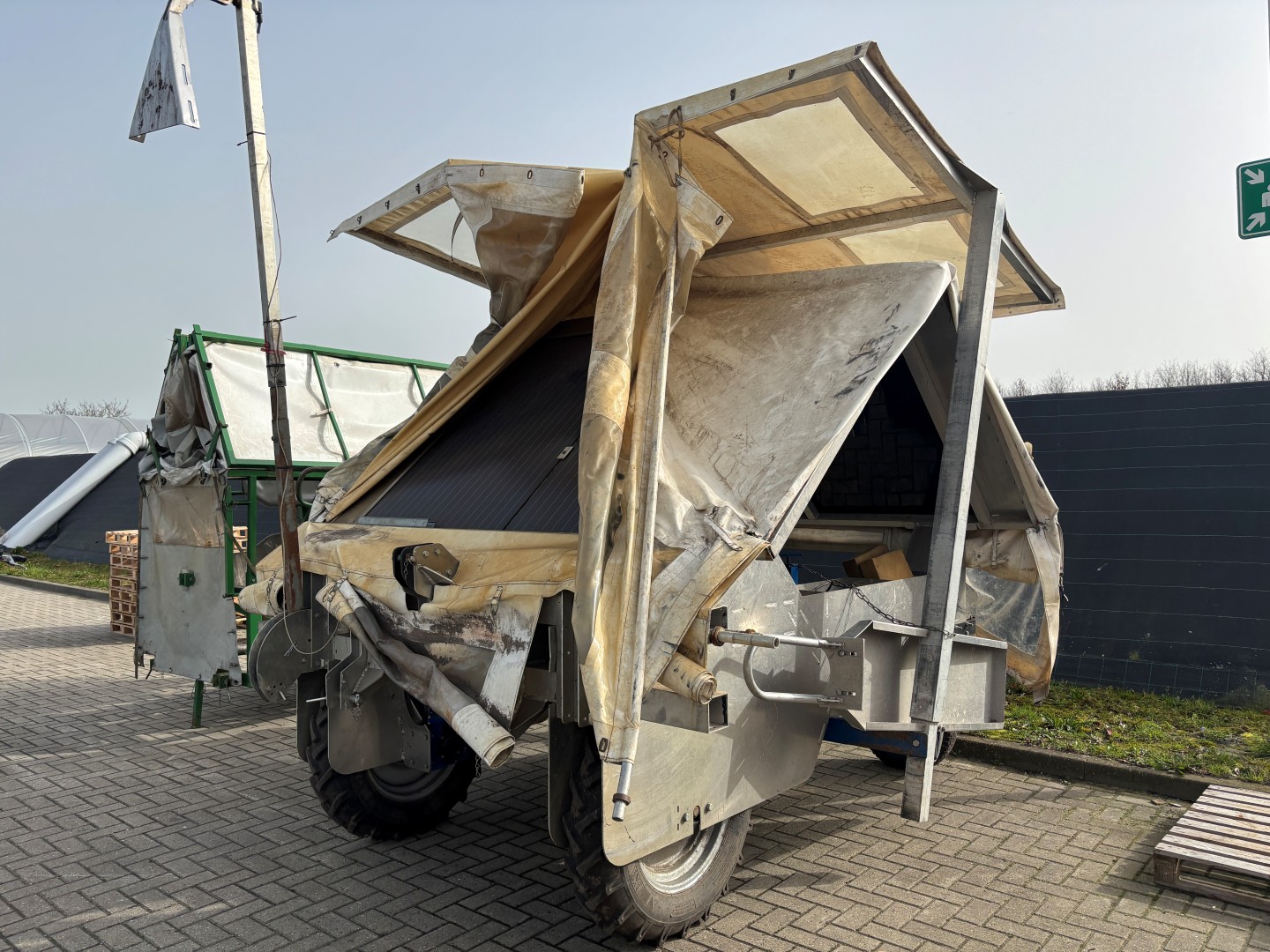 De Jongh Machines Solar Прополочная грядка / платформа для прополки – 8 человек, с электрическим приводом.