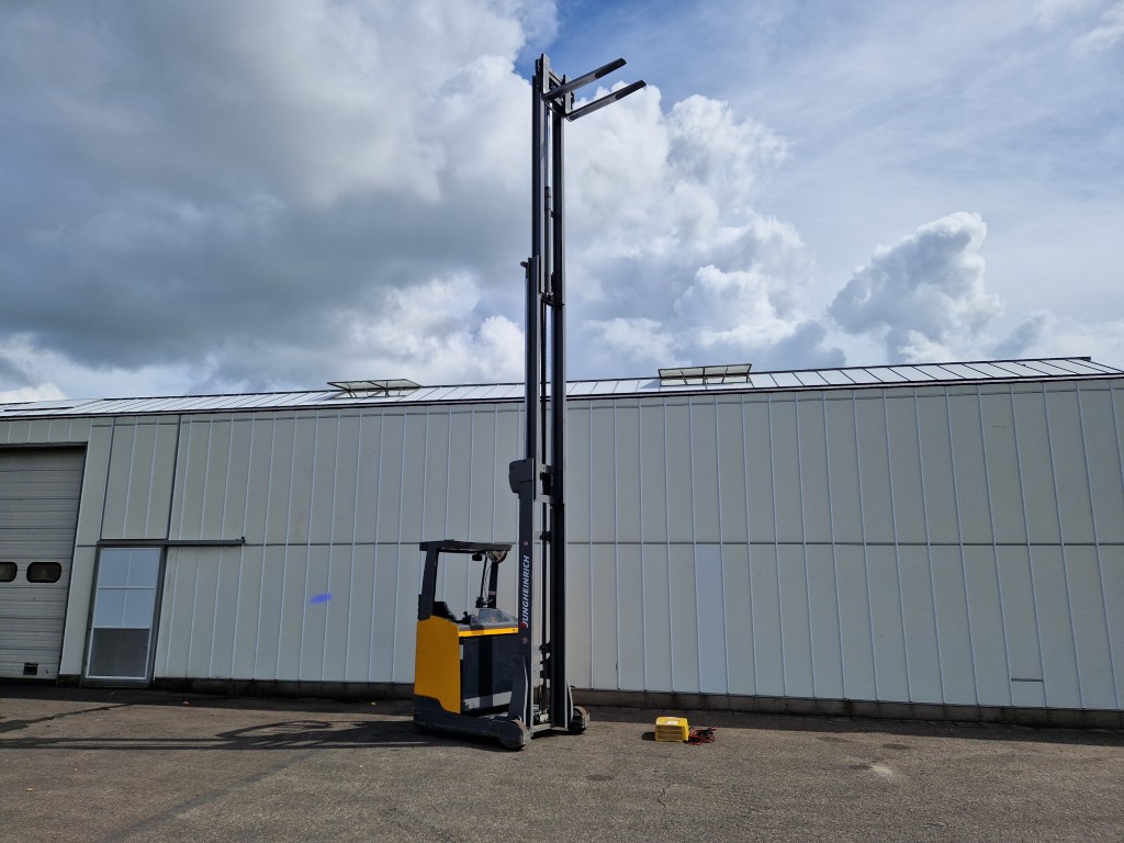 Jungheinrich ETV214 - 770 cm ричтрак 1400 кг