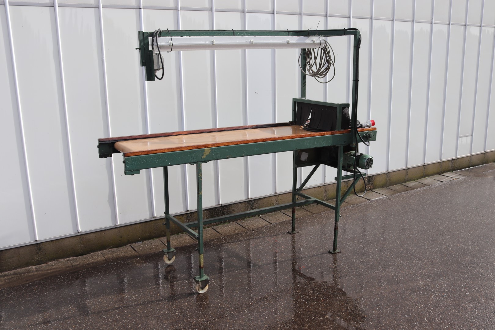 Inspection conveyor 220 x 60 cm