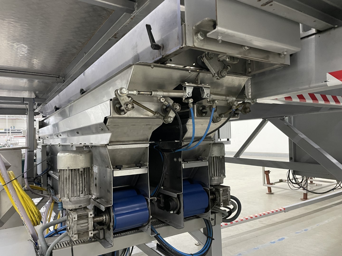 Manter VP16000 Весовой дозатор с 3 подъемниками и дозировочными конвейерами
