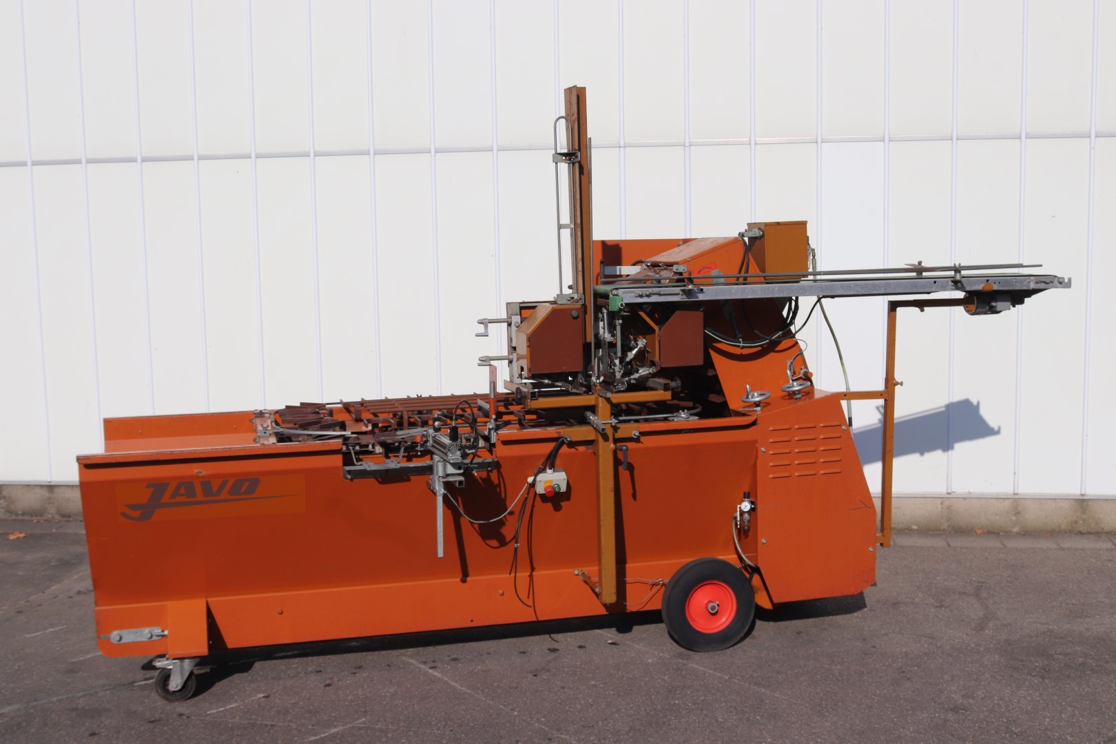 Javo Standaard potting machine with double pneumatic pot dispenser and discharger