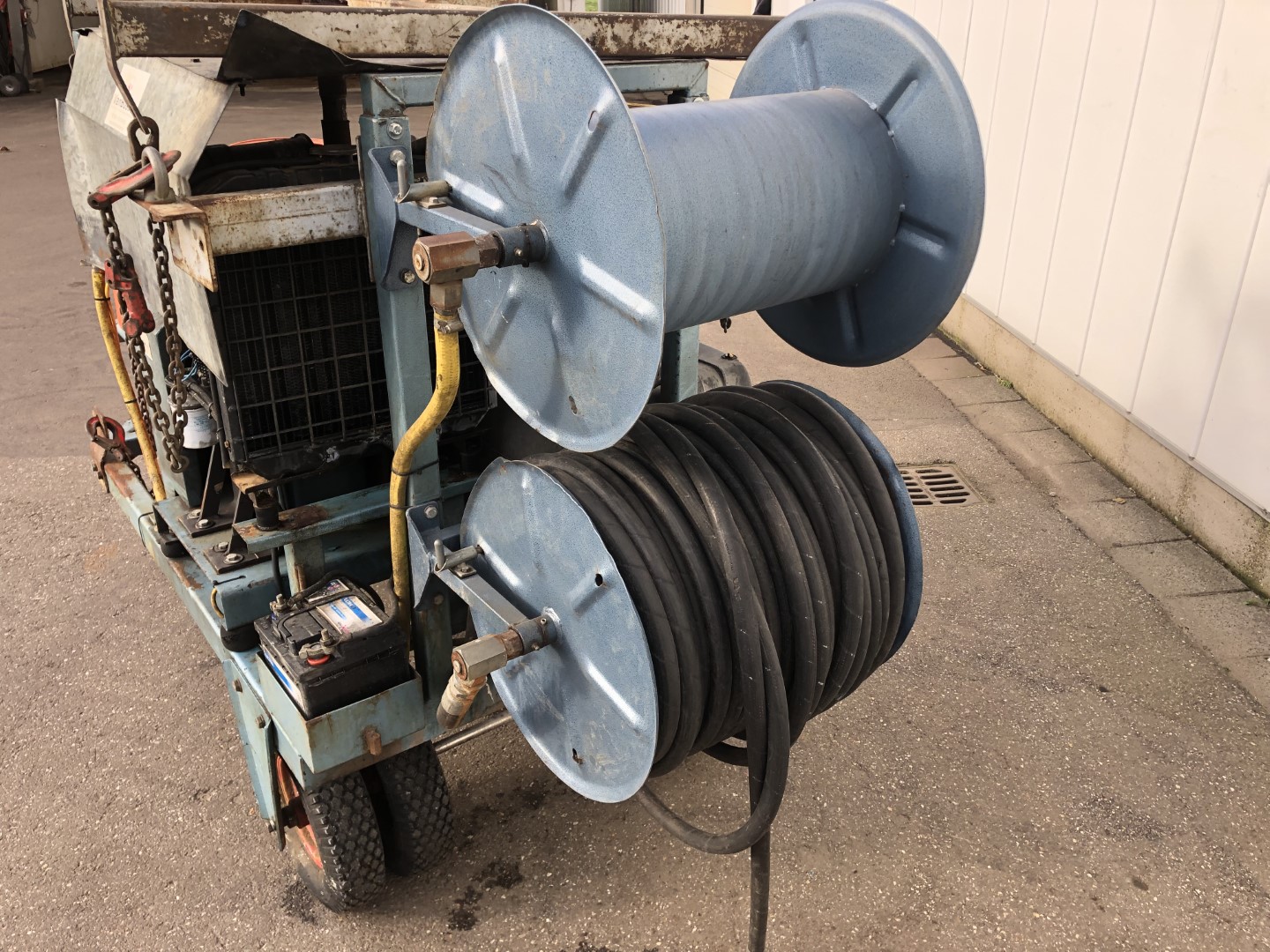 Cox V-PowerWasher greenhouse roof washing machine with aerial platform