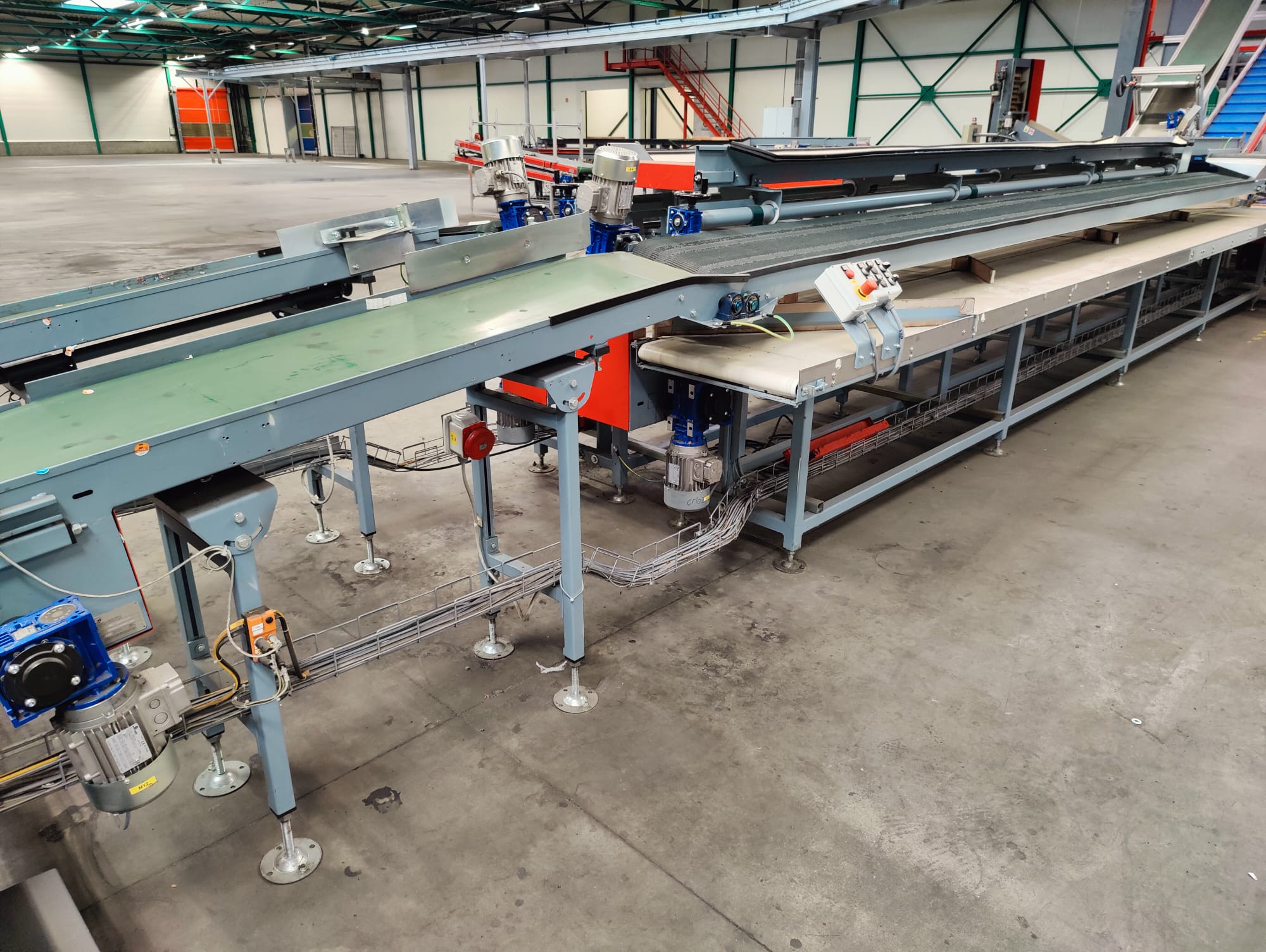 Stas Aweta Bizerba TopControl Упаковочный конвейер для фруктов с контрольными весами.