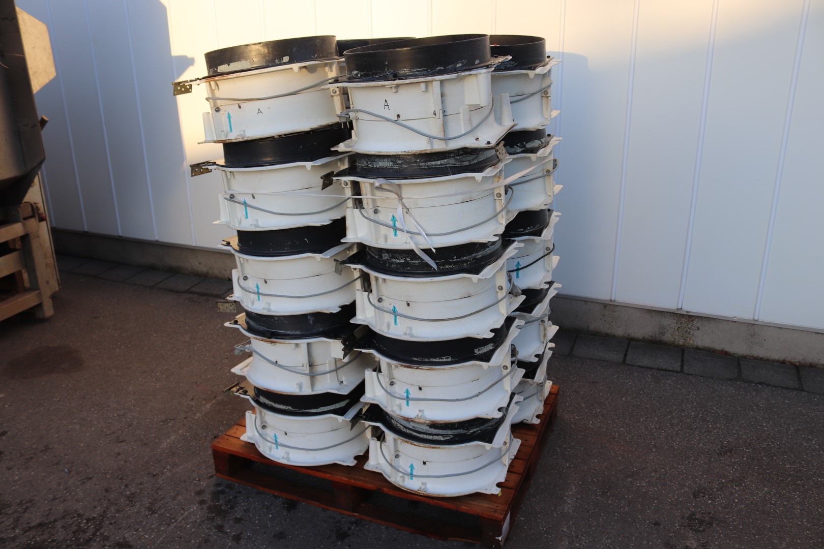 37 x Vostermans Multifan recirculation ventilaters for greenhouse