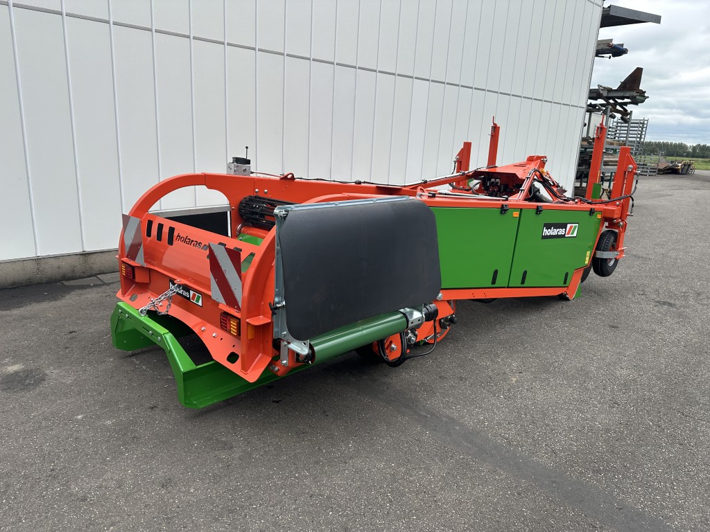 Holaras UR 135-DB Лукоуборочный комбайн с поперечными конвейерными лентами