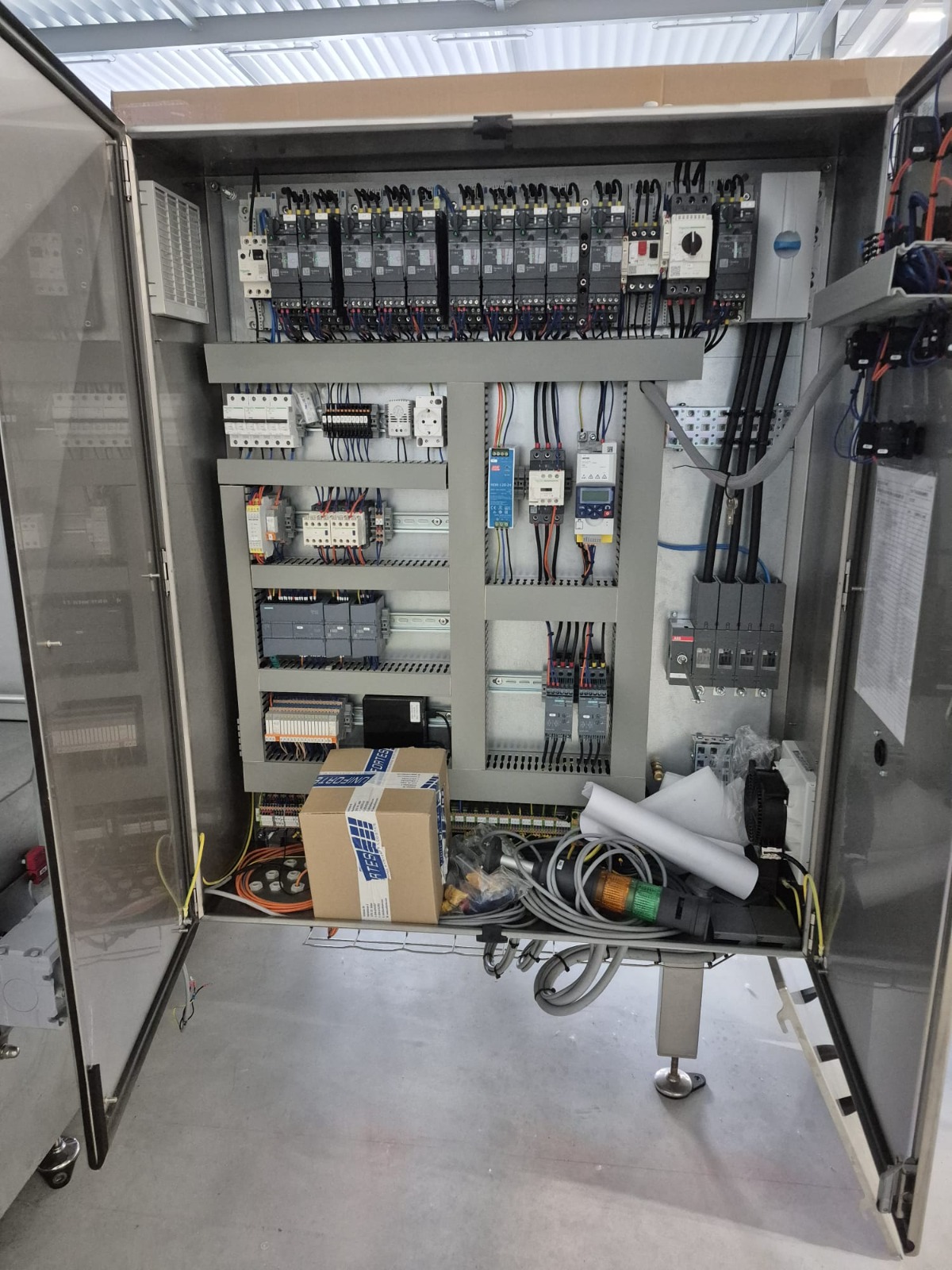 Unifortes UNI-W350.100H + UNI-D200.100 Машина для мойки ящиков и кассет