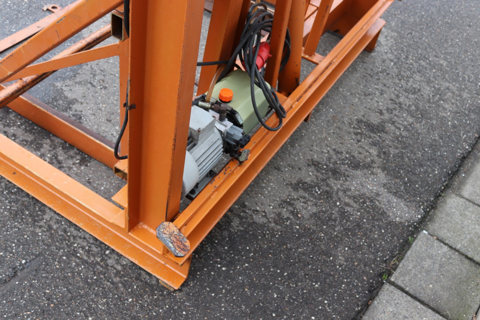 Javo box tipper for max 155 cm wide boxes