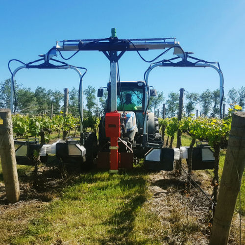 �������� ������������� Herbicide Front Mounted Booms & Tank ��������� ��� ����������� ��� ������������