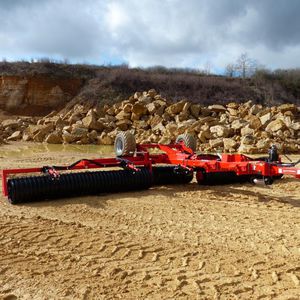 ������� ������� ����� Cultipacker/Landpacker series � �������� �����-�������������� ������ �� ��� �����