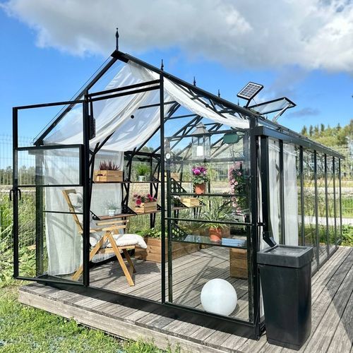 ������� � ����� ������ EH Lux Black - Glass Greenhouse ��� ����������� ��� �������� �� ������