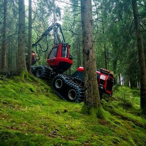 Komatsu Forest AB : ������������������� ������� -