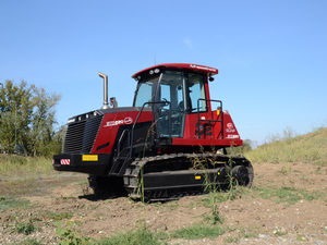 ���������� ������� STX-150 ���������������� � ROPS �������� ������� ������ ��������
